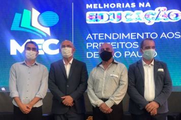Vereador solicita creche em evento técnico ao Ministro da Educação