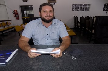 Vereador faz Indicação à Prefeitura para construção de rotatória e de lombada além de Solicitar Gratificação de Ajuda de Custo para servidores e Recapeamento Asfáltico no Retiro