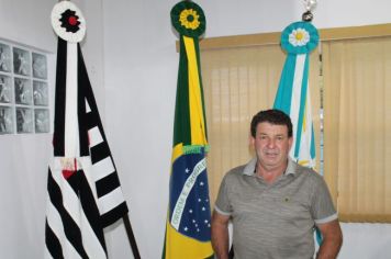 Vereador solicita exames de acuidade visual e auditiva nas Escolas e Creches e  Energia Solar para prédios públicos