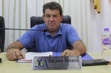 Vereador faz Requerimento de pesar pelo falecimento de João Cândido Corrêa, e solicita conserto em asfalto