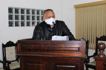 Vereador solicita construção de parquinho e academia ao ar livre no bairro Santa Cruz e informações da obra da cobertura de atendimento do Posto de Saúde
