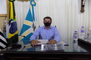 Vereador homenageia estabelecimento comercial de São Miguel Arcanjo