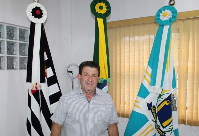 Vereador solicita votos de Profundo Pesar e linha de ônibus circular no município