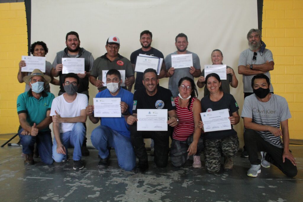 Vereadores participam do encerramento e entrega dos diplomas do curso de Resgate em altura; busca ; salvamento e primeiros socorros