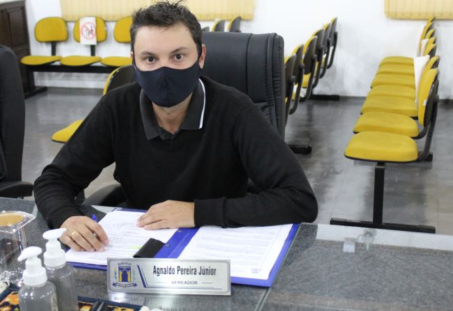 Vereador faz indicação para limpeza e poda de plantas das escolas municipais por causa da Dengue e pede regras para lombadas