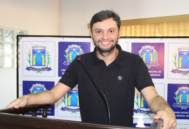 Vereador faz Indicação para limpeza de matos nas escolas municipais