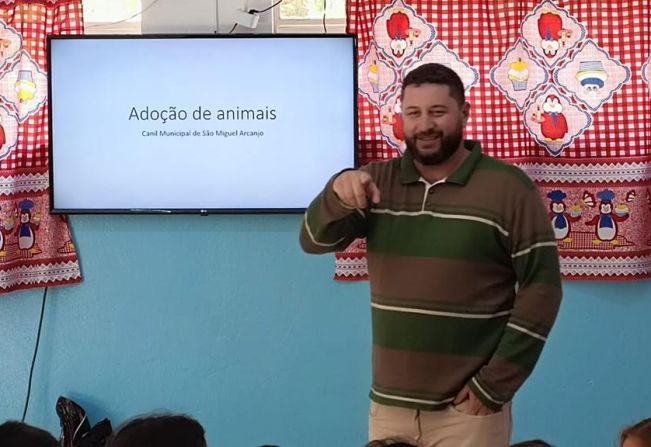 Vereador palestra sobre conscientização animal para crianças no Pocinho